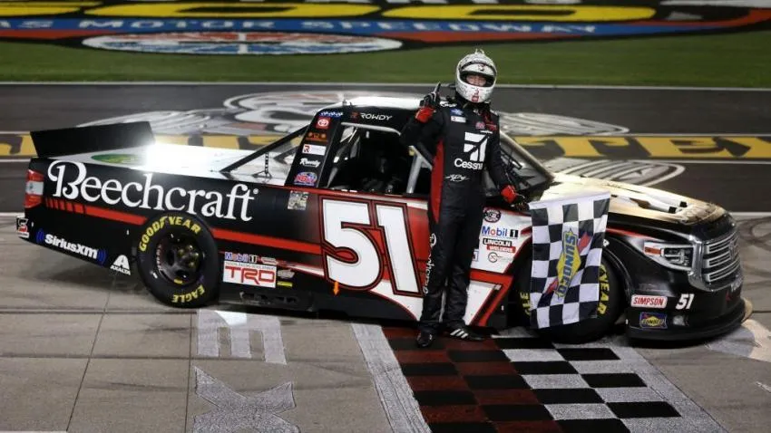 Kyle Busch wins in Camping World Truck Series