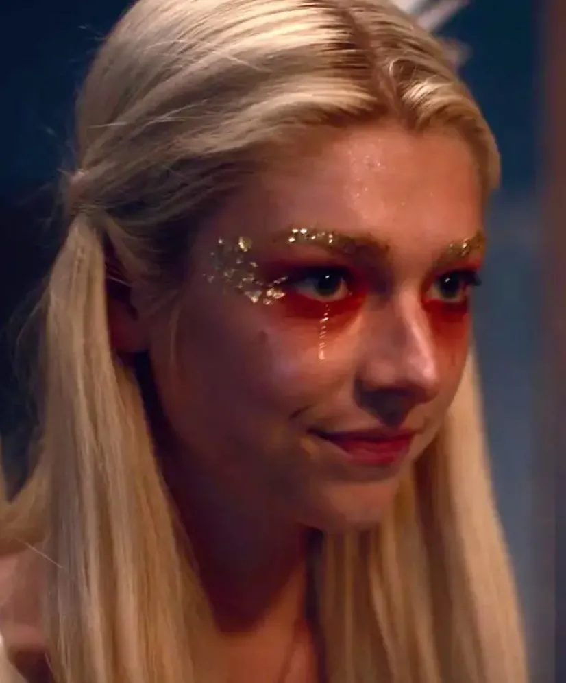 Jules Hunter Schaefer as Jules