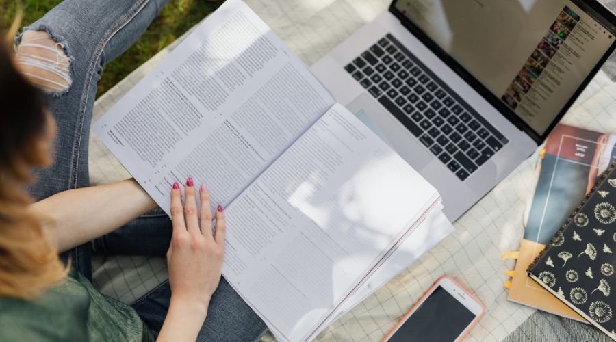 Top Benefits Of Using Professional Dissertation Writing Services by hazel wills