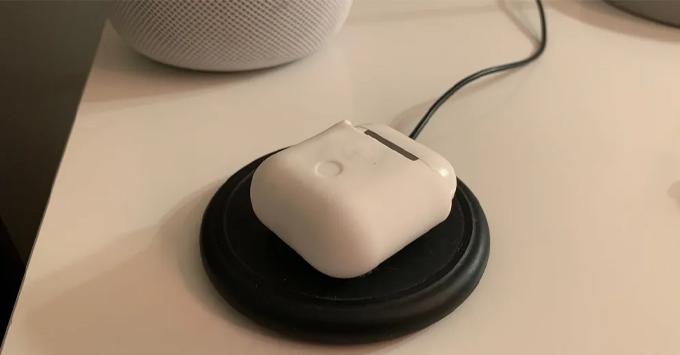 Bí Quyết Sạc AirPods Lâu Bền Từ Phụ Kiện Anh Quốc Bí Quyết Sạc AirPods Lâu Bền Từ Phụ Kiện Anh Quốc by phukienanhquoc