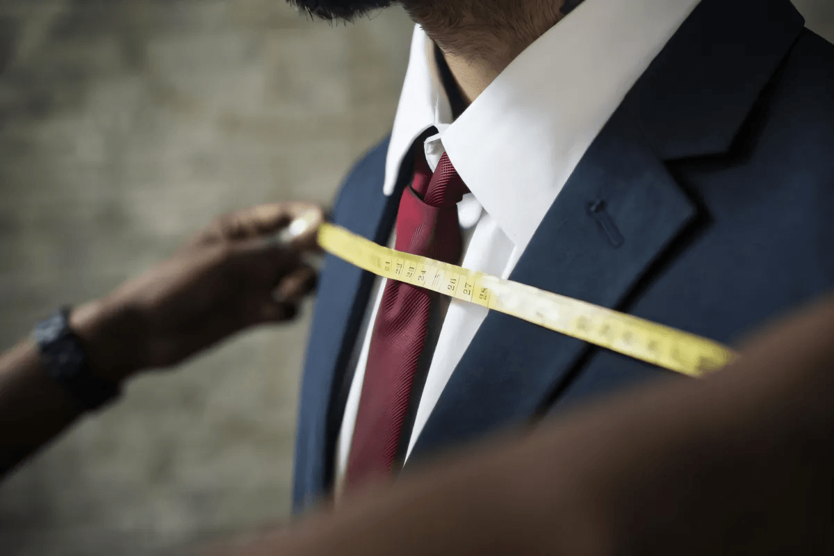 Wie die Beauftragung eines professionellen Schneiders Ihre Outfits für immer verändern wird by Nathan Supanich