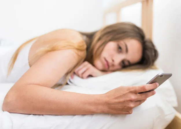 impulsively scrolling apps on phone