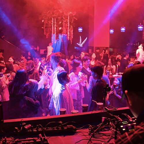 Tempat Ideal Untuk Acara Perayaan Malam by zaid