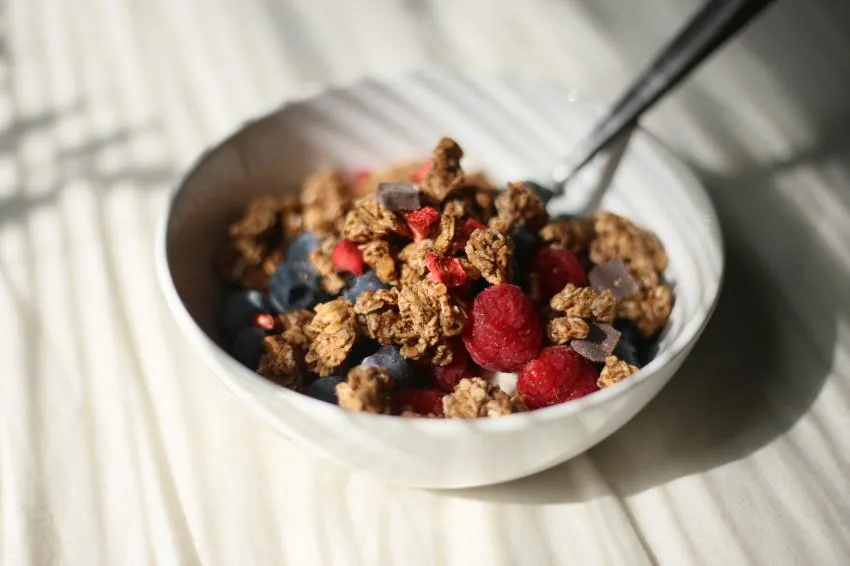 Avena, Fallon Michael, Unsplash Oatmeal with Fruit, Breakfast, Fallon Michael, Unsplash
