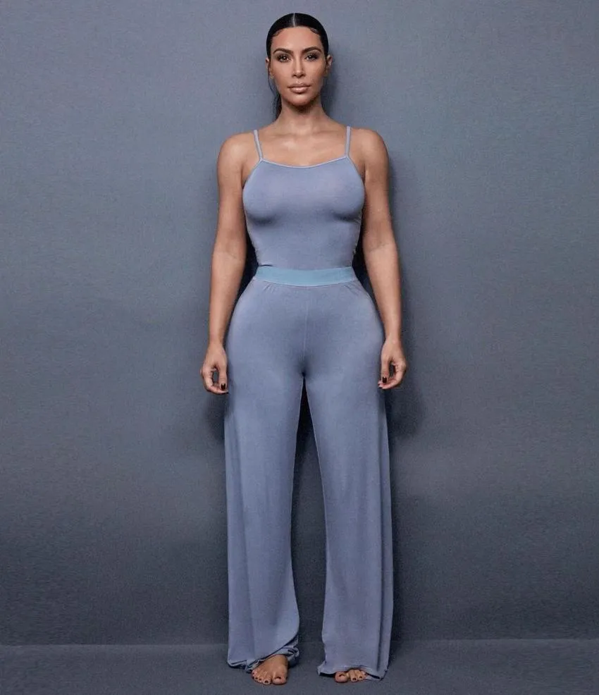 Kim Kardashian, celebrity with an hourglass body shape