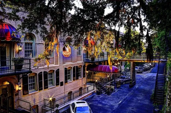 ghosts of the olde harbour inn Savannah Georgia