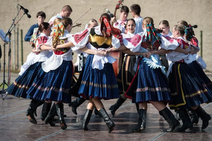 Folklore dancers