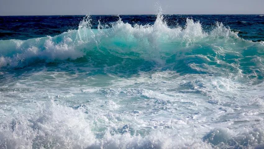 An emerald wave