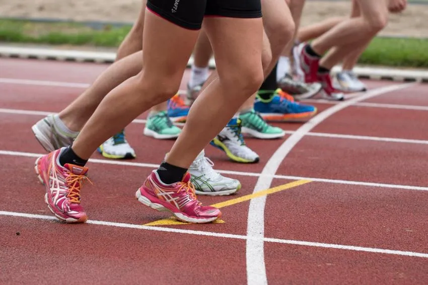 Runners starting a race