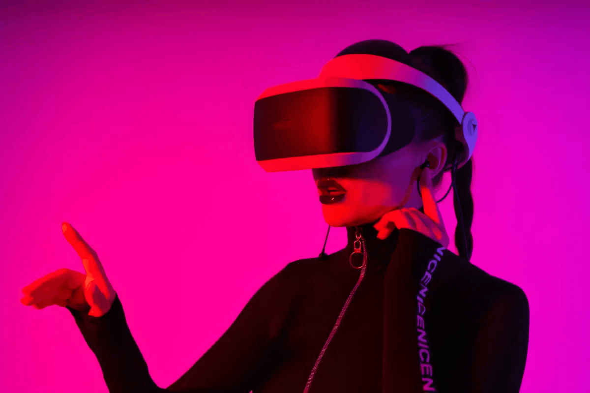 girl using virtual reality headset