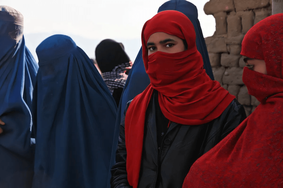 Afghanistan girl burqa ceremony Bee keeping Women