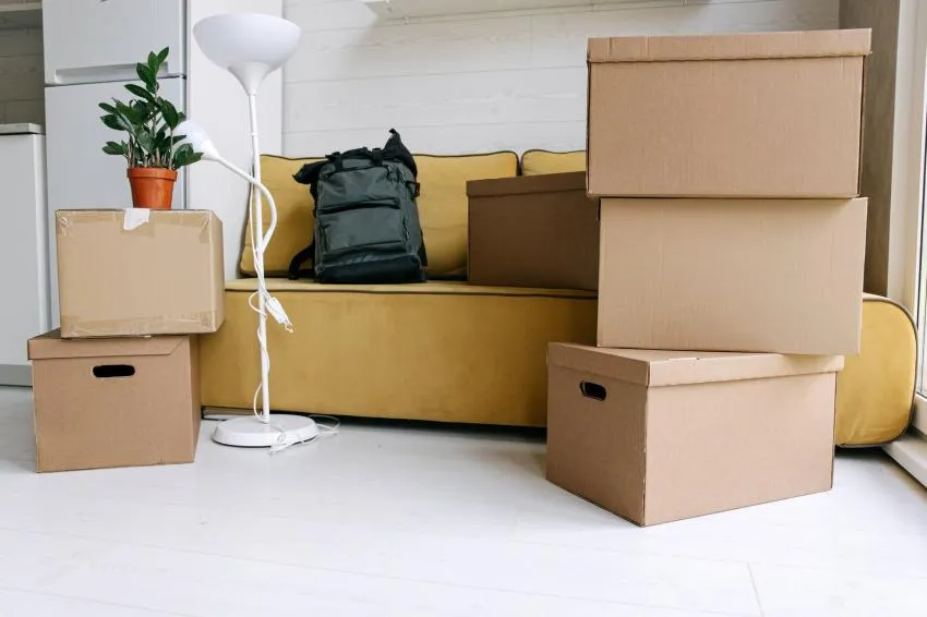 Desembalaje 10 Things To Do When You Move To A New Town Alone