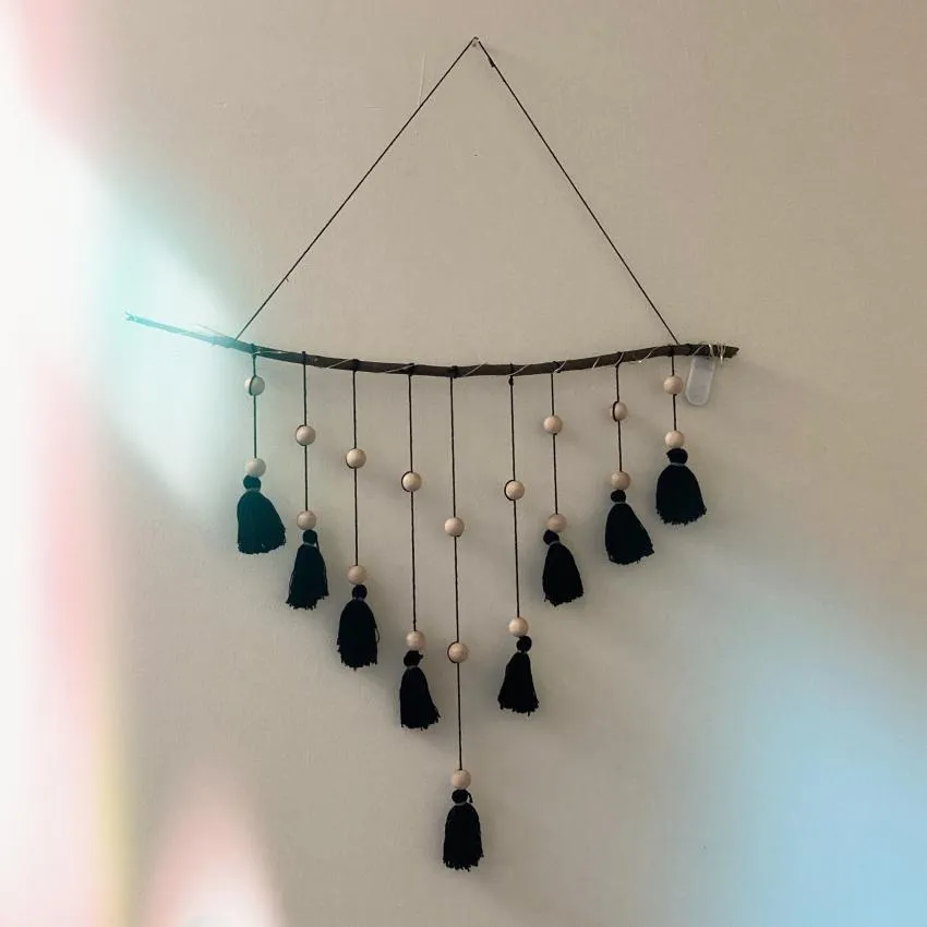 Arte de pared con ramitas e hilo Twigs and Yarn Wall Art