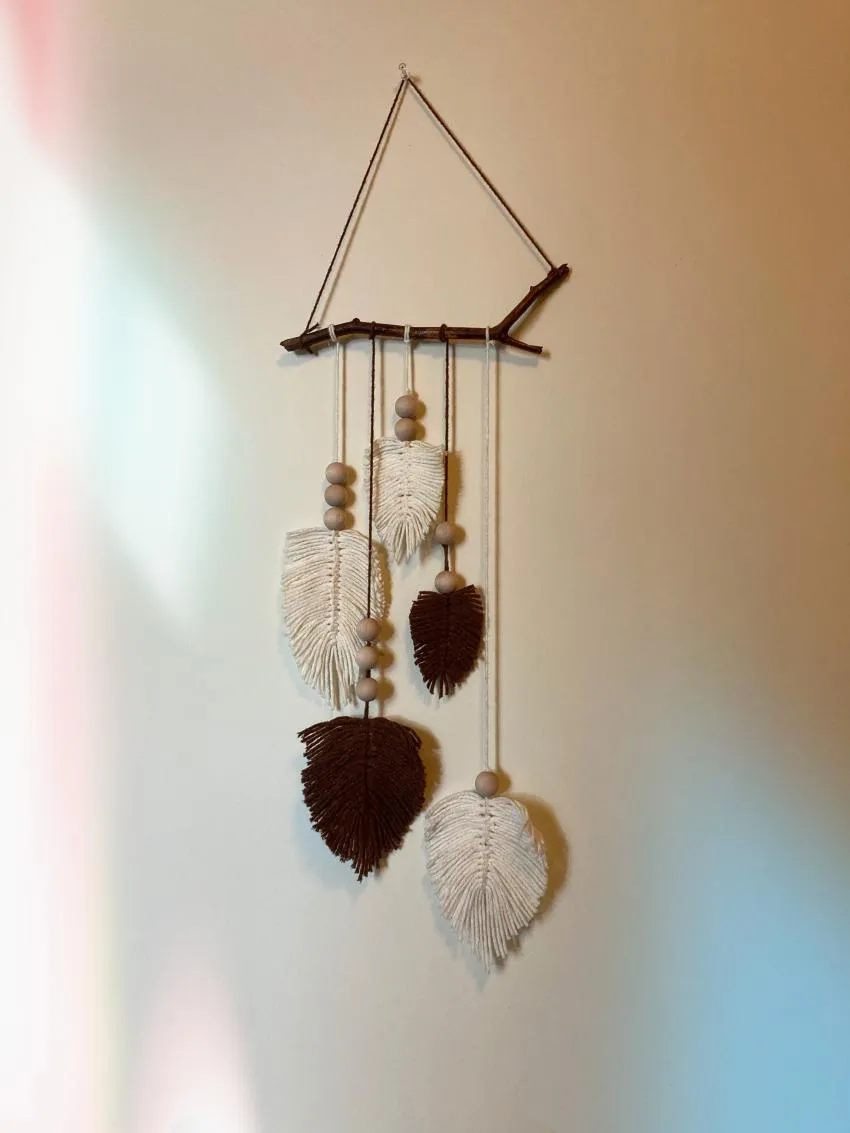 Arte de pared con ramitas e hilo Twigs and Yarn Wall Art