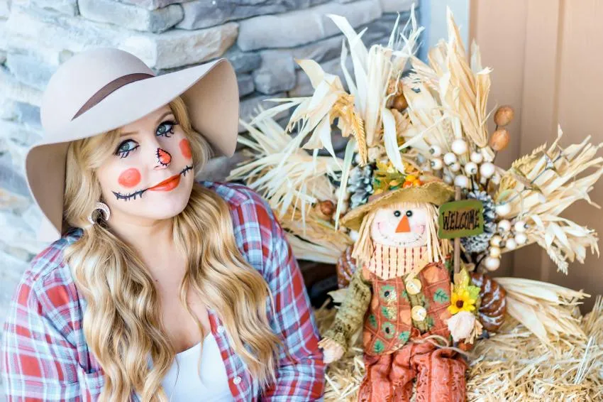 Scarecrow on a budget Halloween costume DIYs
