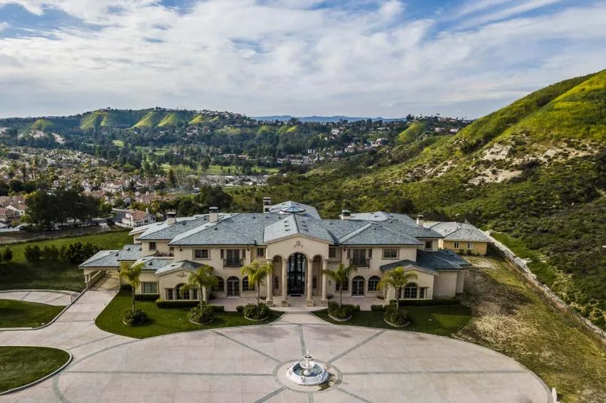 Calabasas Home A Large Mansion in Calabasas