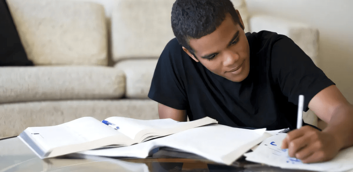10 conseils d'étude pour les étudiants impliqués dans des activités parascolaires by Conor Hanlon