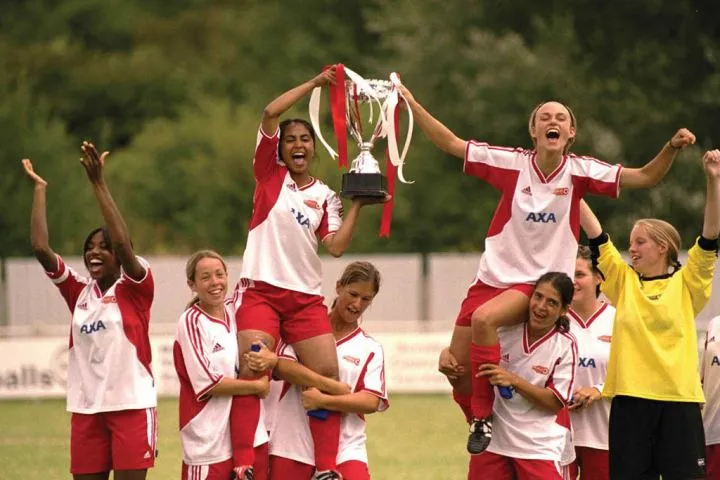 Bend It Like Beckham (2002) still bend it like beckham soccer win movie still