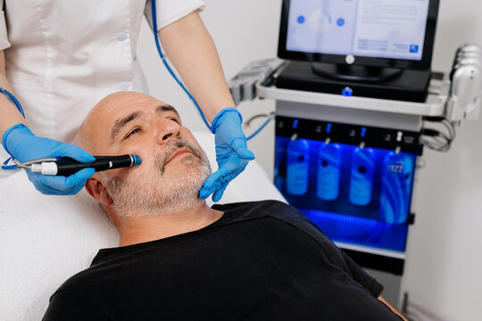 Can Hydrafacial For Men Restore Moisture To Dry Skin? by Dynamic Life Clinics