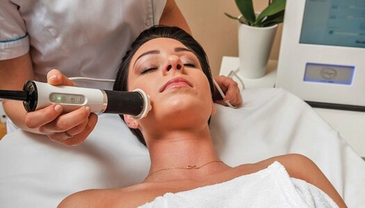 How Does Oxygeneo Facial Clear Stubborn Blackheads? by Dynamic Life Clinics