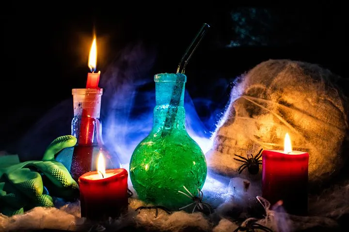 Smoky Cocktails and Halloween Skulls with Candles