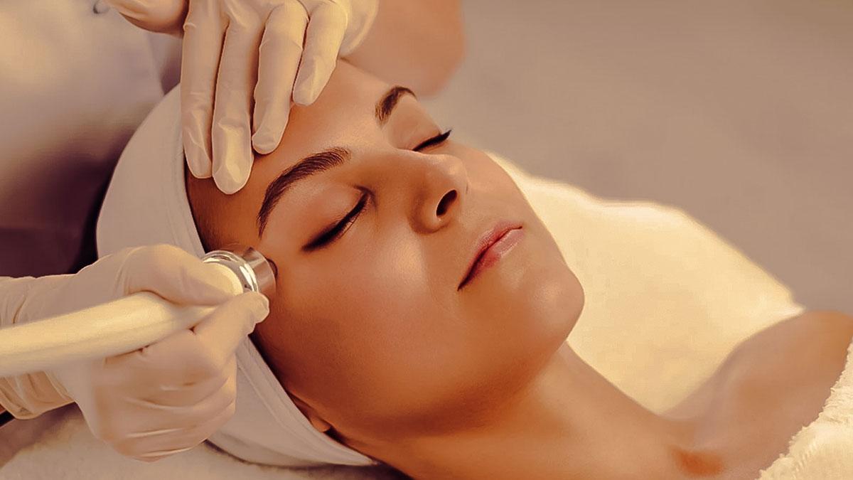 Brighten Your Decolletage With Expert Whitening In Dubai | Glamorous Clinic by glamorous