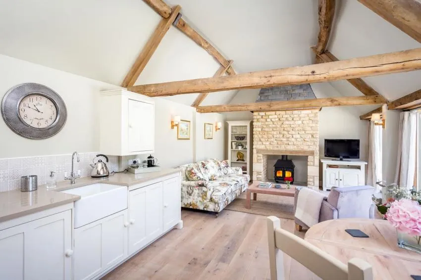 15 Airbnb Cottages Inspired By The Holiday Movie Clematis Cottage, Upper Swell, England