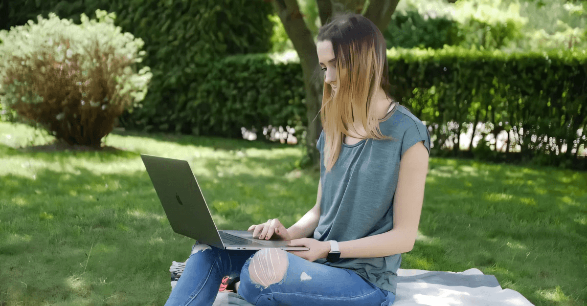 Le télétravail et l'essor du nomade numérique by Paul Thorson