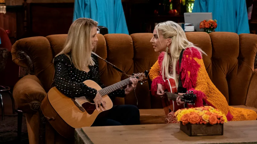 friends reunion lisa kudrow lady gaga guest star smelly cat performance