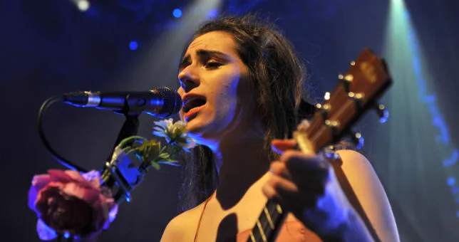 dodie playing guitar live