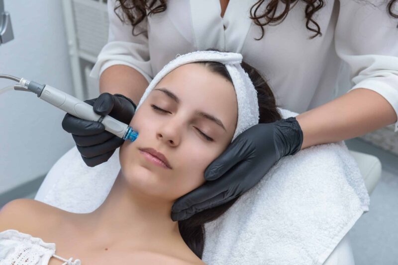 Can HydraFacial Offer Instant Glow For Skin? by aestheticclinicdubai6@gmail.com