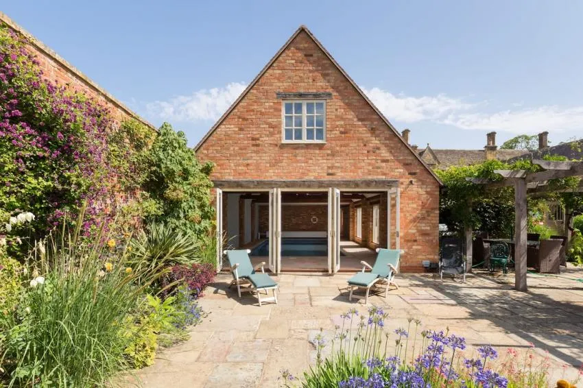 15 Airbnb Cottages Inspired By The Holiday Movie The Coach House, Bretforton, England