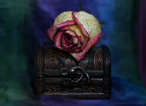 Memory Box Small Memory Box Chest with a Rose Dew Rainy
