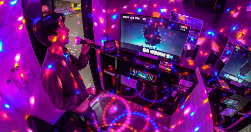 Jamsil Karaoke: Private, Cozy, And Fun by kafeelansari1