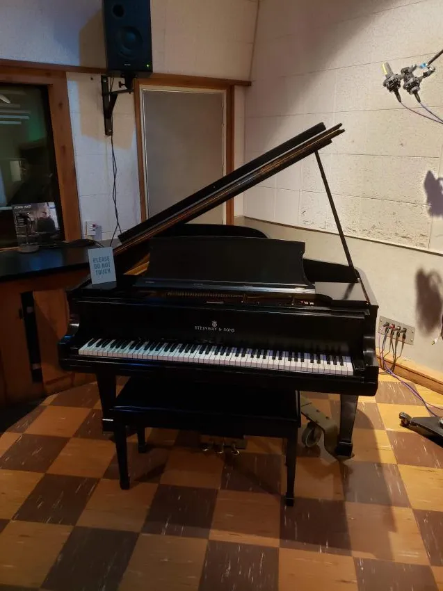 piano studio piano studio