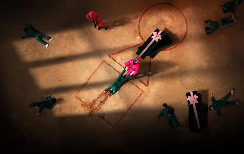 Violencia en El Juego del Calamar Guards Remove Body