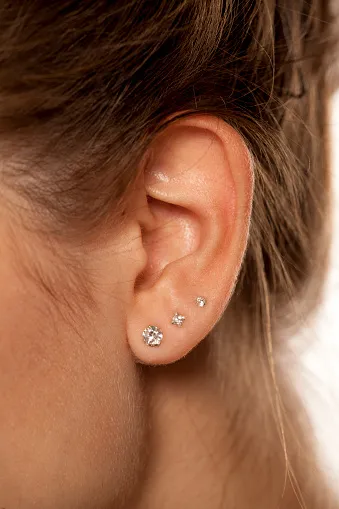perforación del segundo y tercer lóbulo second and third lobe piercing