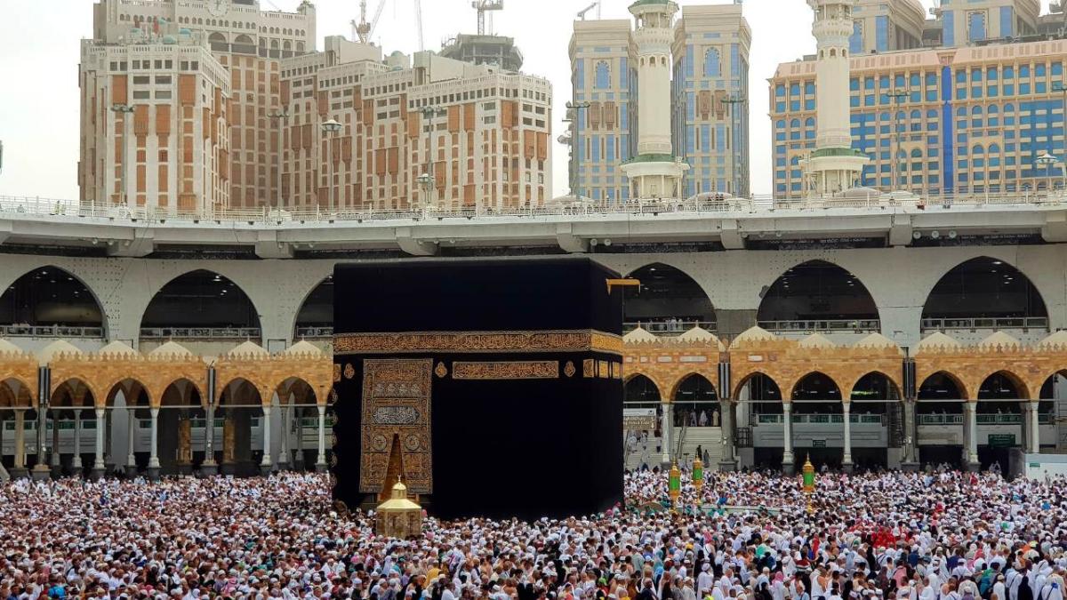 A Comprehensive Guide To Choosing The Best Umrah Packages From The UK With Haram Travel by haramtravel