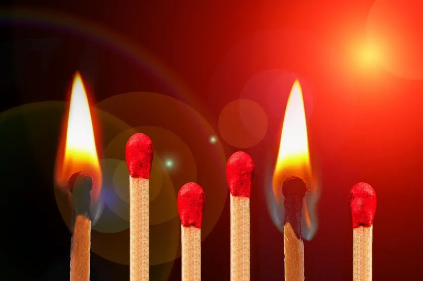 Quemándose Matches burning out