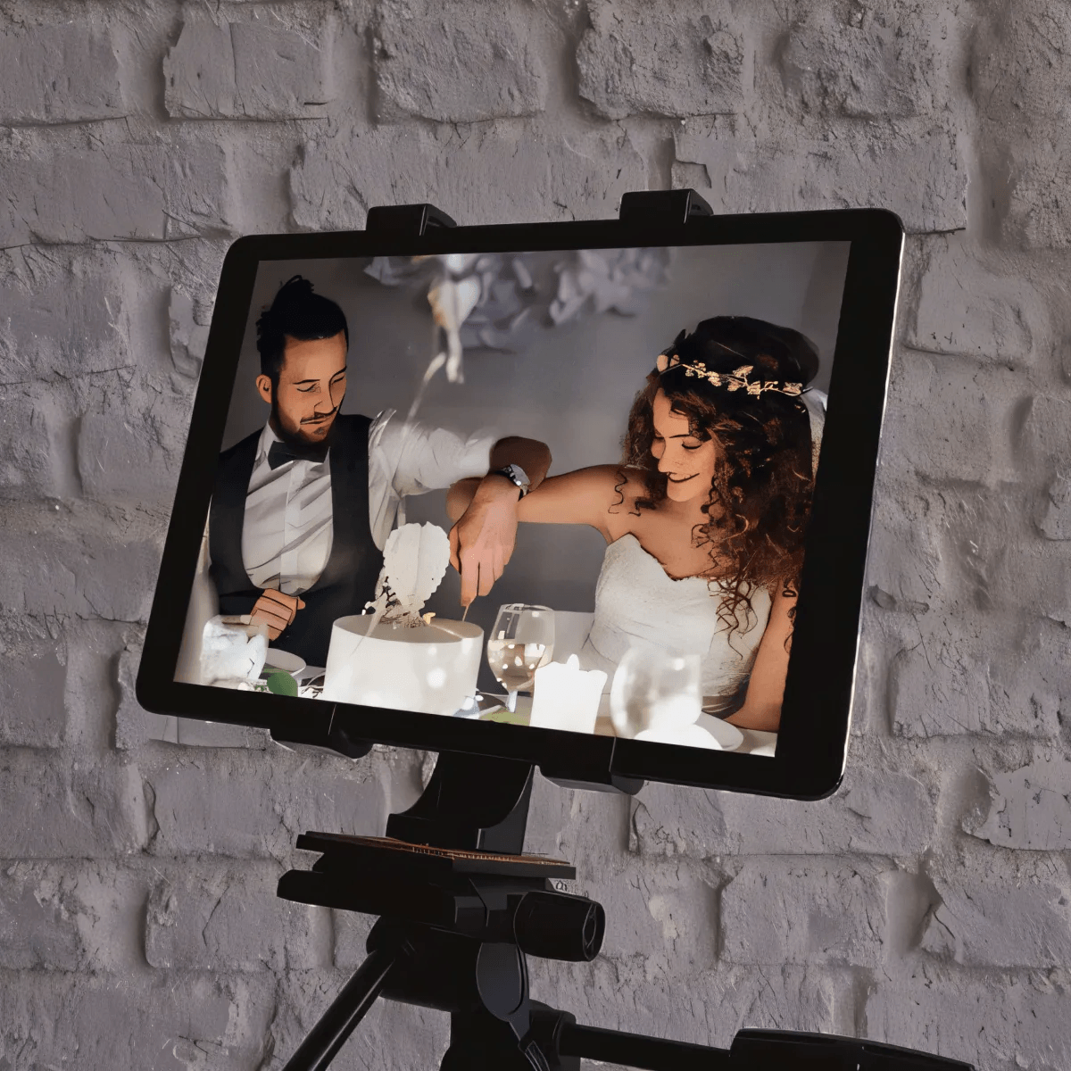 Mariage en grande pompe ou mariage virtuel intime by Aastha Patangia
