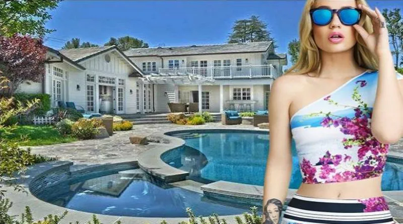 Iggy Azalea with brand new home Iggy Azalea's sprawling Calabasas estate