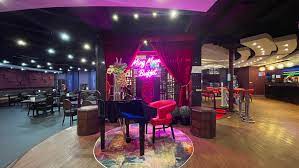  강남의 새로운 노래방 경험: 유앤미 강남가라오케  by timdavid455