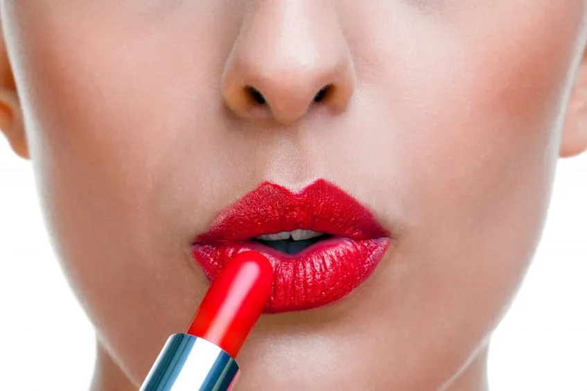 Drawbacks of Transferrable lipsticks Transferrable lipsticks require regular touching up
