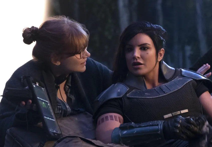 Gina Carano speak with Director Bryce Dallas Howard on set of The Mandalorian Gina Carano, Bryce Dallas Howard, The Mandalorian, Star Wars, Disney+