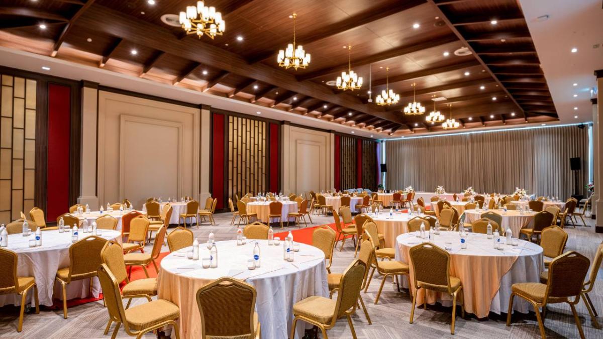 Mastering The Art Of Impactful Business Gatherings by ConfettiEvents