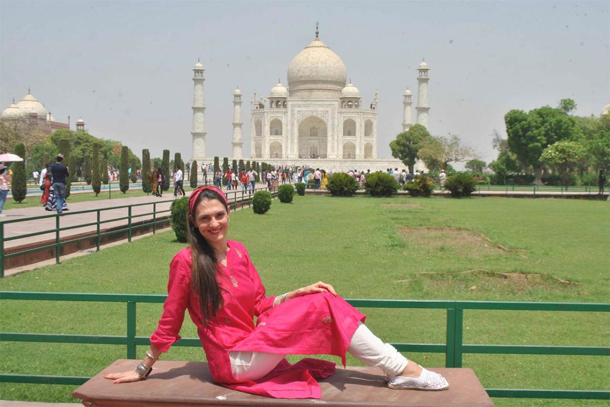 Explore The Golden Triangle: Discover The Magic Of Delhi, Agra, And Jaipur Explore The Golden Triangle: Discover The Magic Of Delhi, Agra, And Jaipur by Hello India Tour