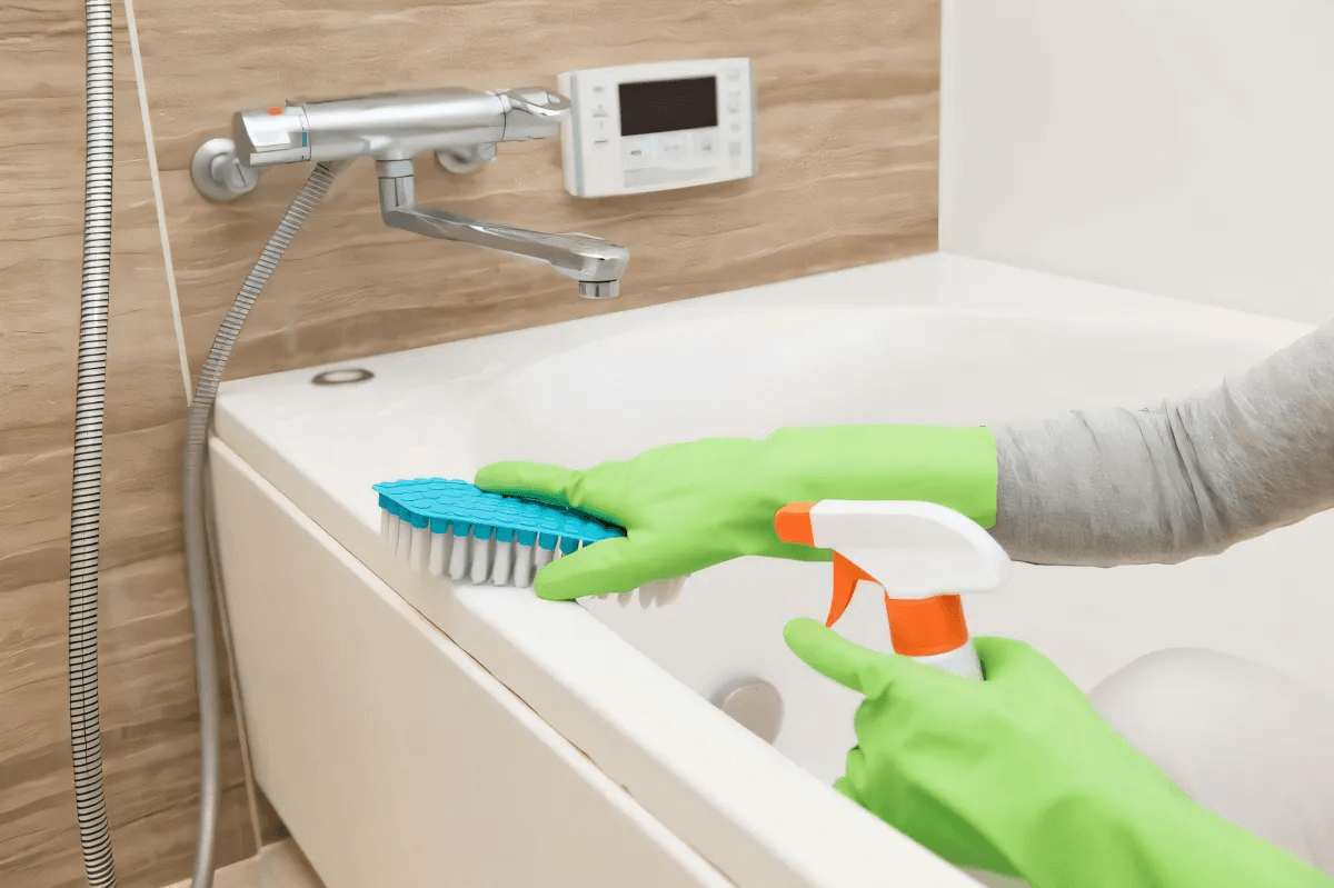 cleaning bathroom fast and effectively