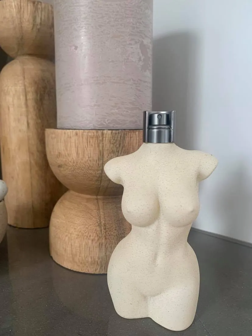 Cuerpo KKW Kim Kardashian West body mould