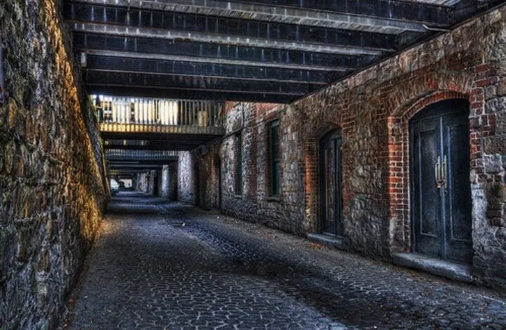 inside the haunted Factors walk Savannah Georgia