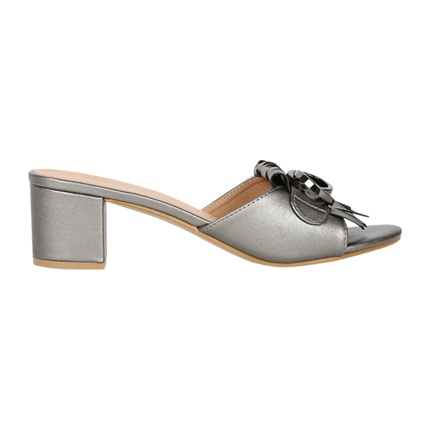 ajio footwear female